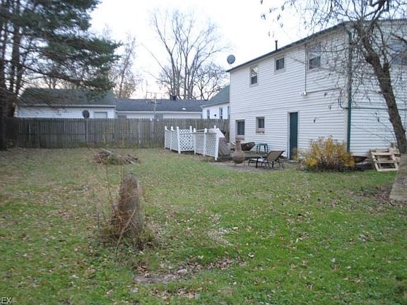 5th image of 1829 Tait St