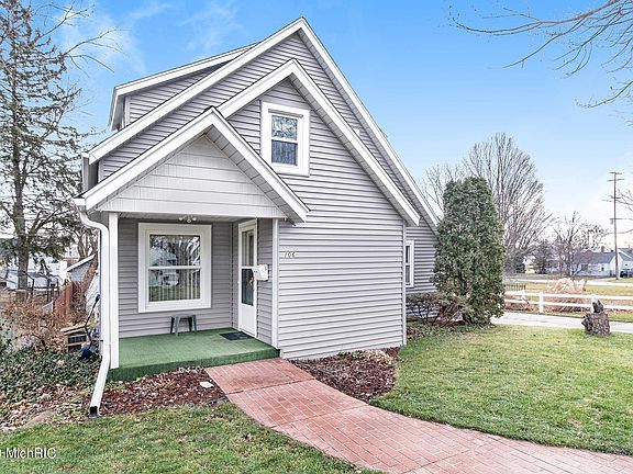 3rd image of 106 Woodrow Ave N