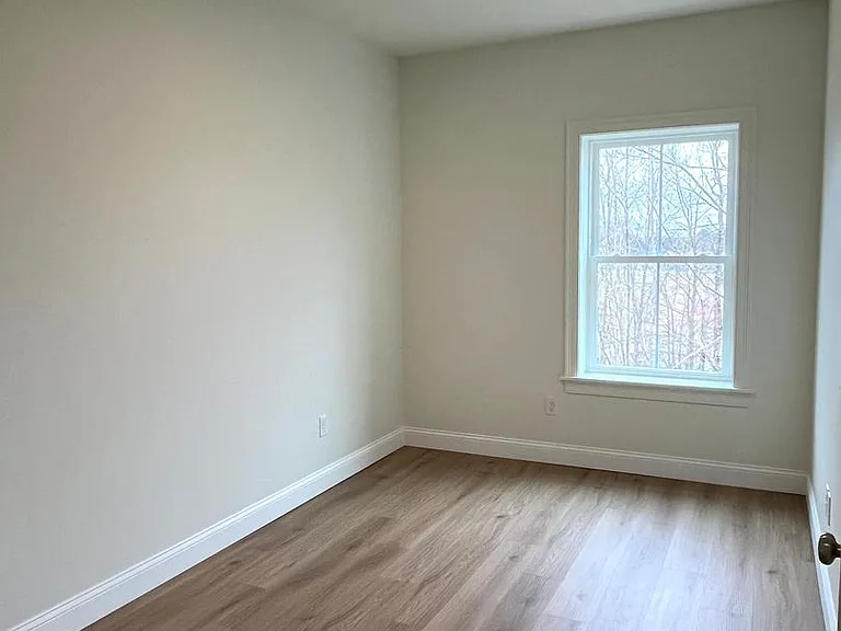 386 Saint John St — Photo 47