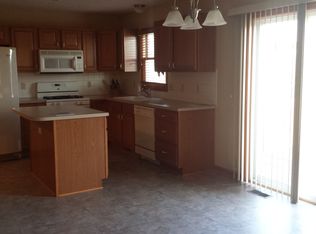 915 Primrose Ct, Hickman, NE 68372