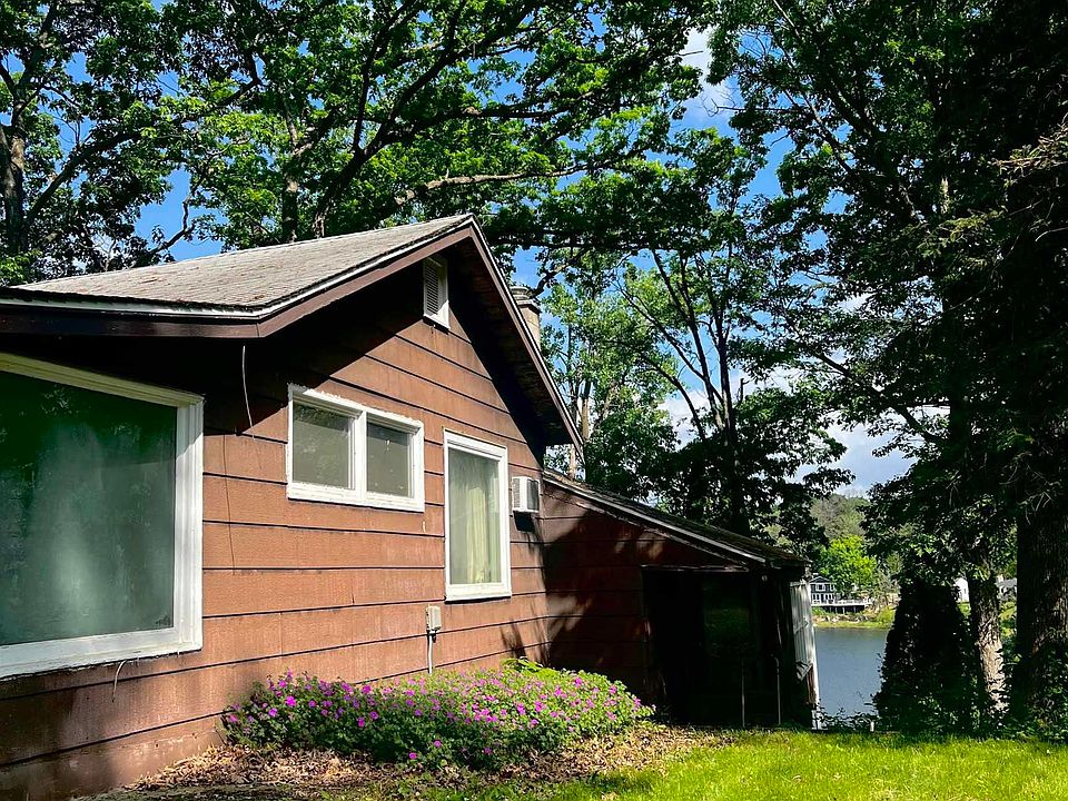 1st image of 3072 Hampikian Dr