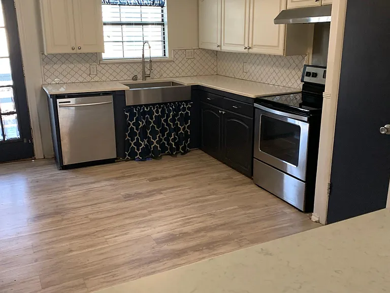 Kitchen also has deep stainless farm sink.