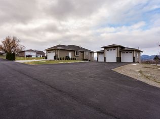 833 McCurdy Rd E, Kelowna, BC V1X8G3