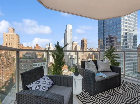 300 East 74th Street image 2 of 11