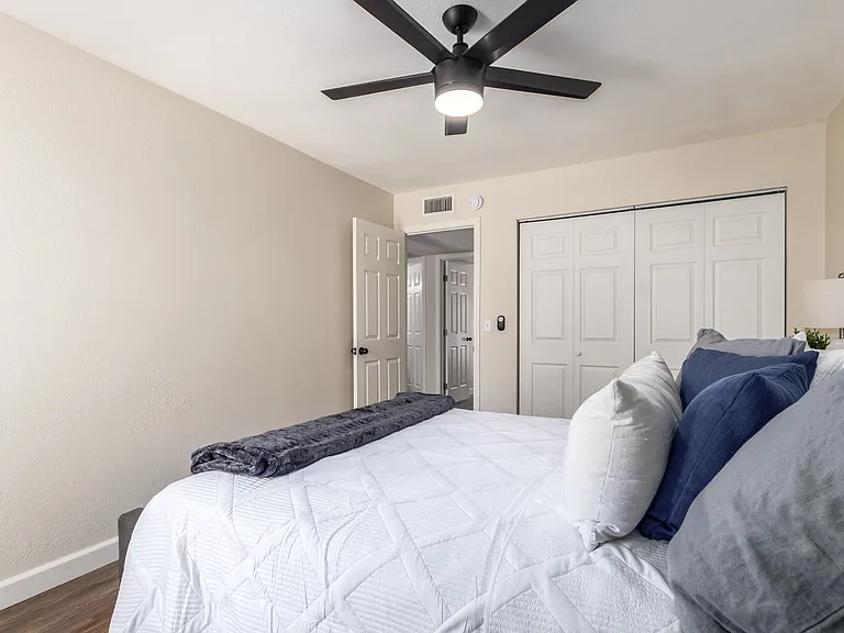 155 W Hunter St — Photo 24