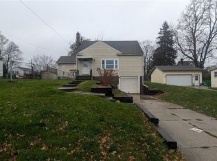 8 29th St SW, Barberton, OH 44203