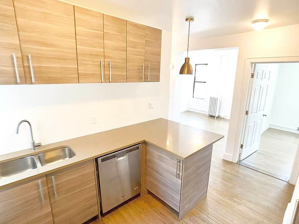1st image of 435 Grand Ave APT 3C