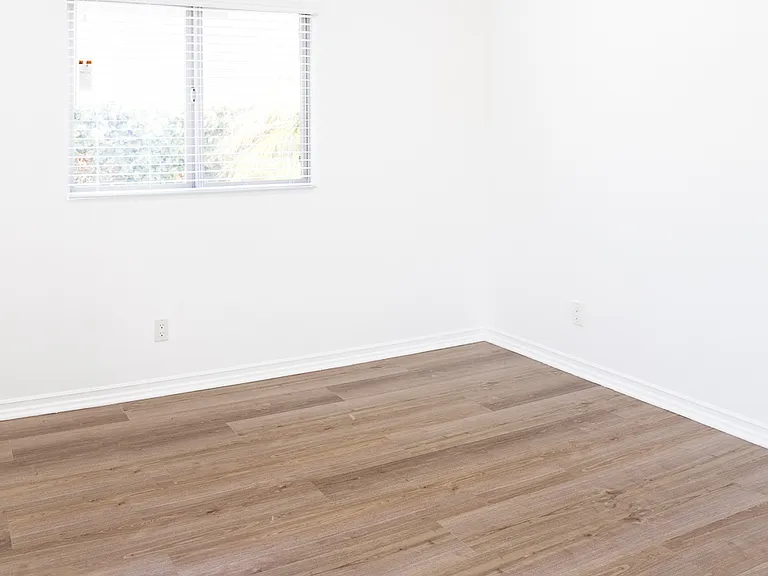 8330 Lilienthal Ave — Photo 7