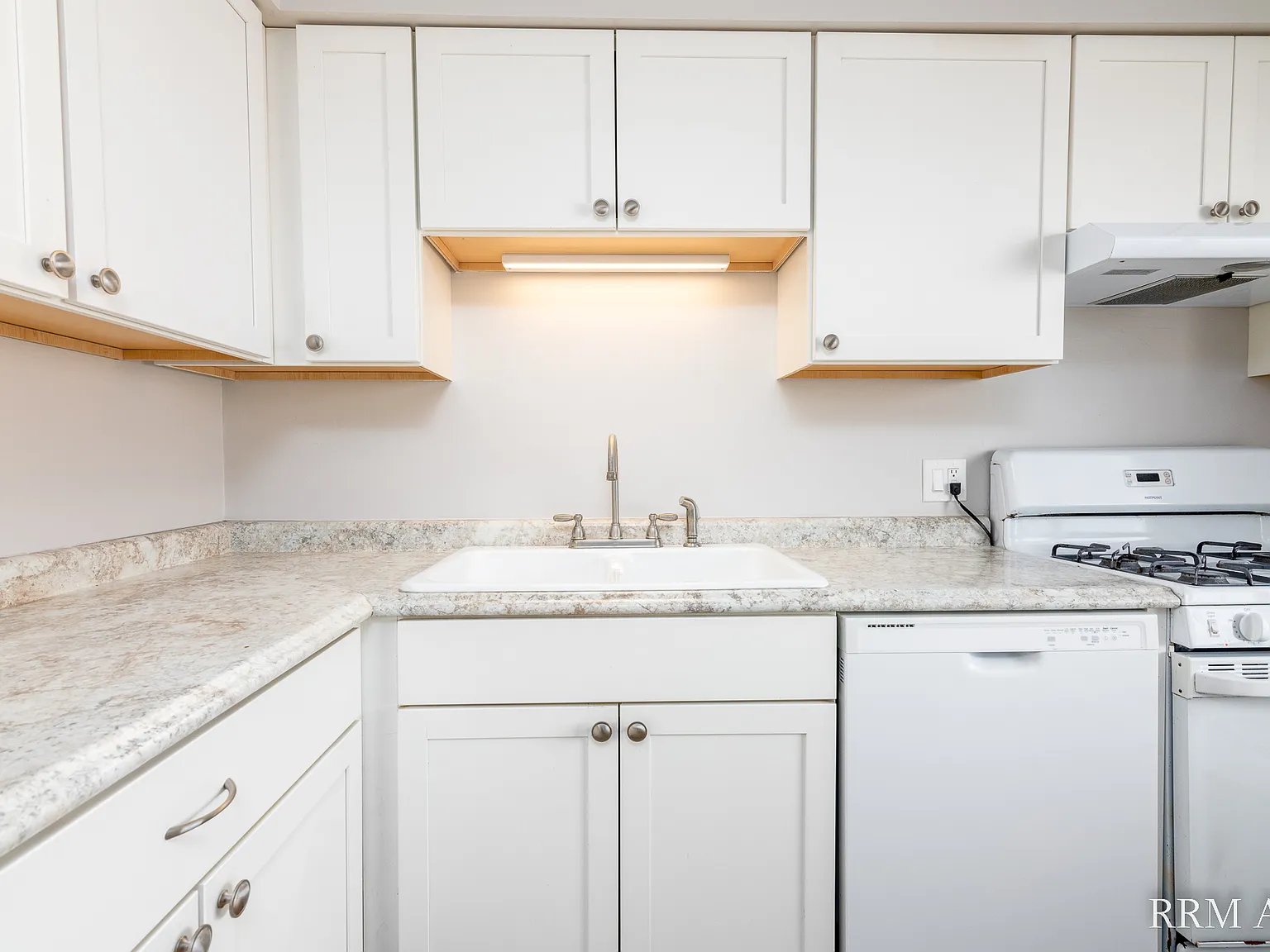 2 bed, 970 sqft, $1,700 — Photo 4