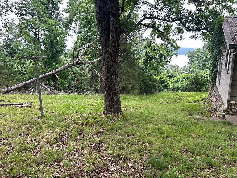 21090 Greycliff Rd — Photo 13