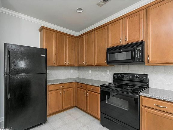 5th image of 17 Cobble Ln