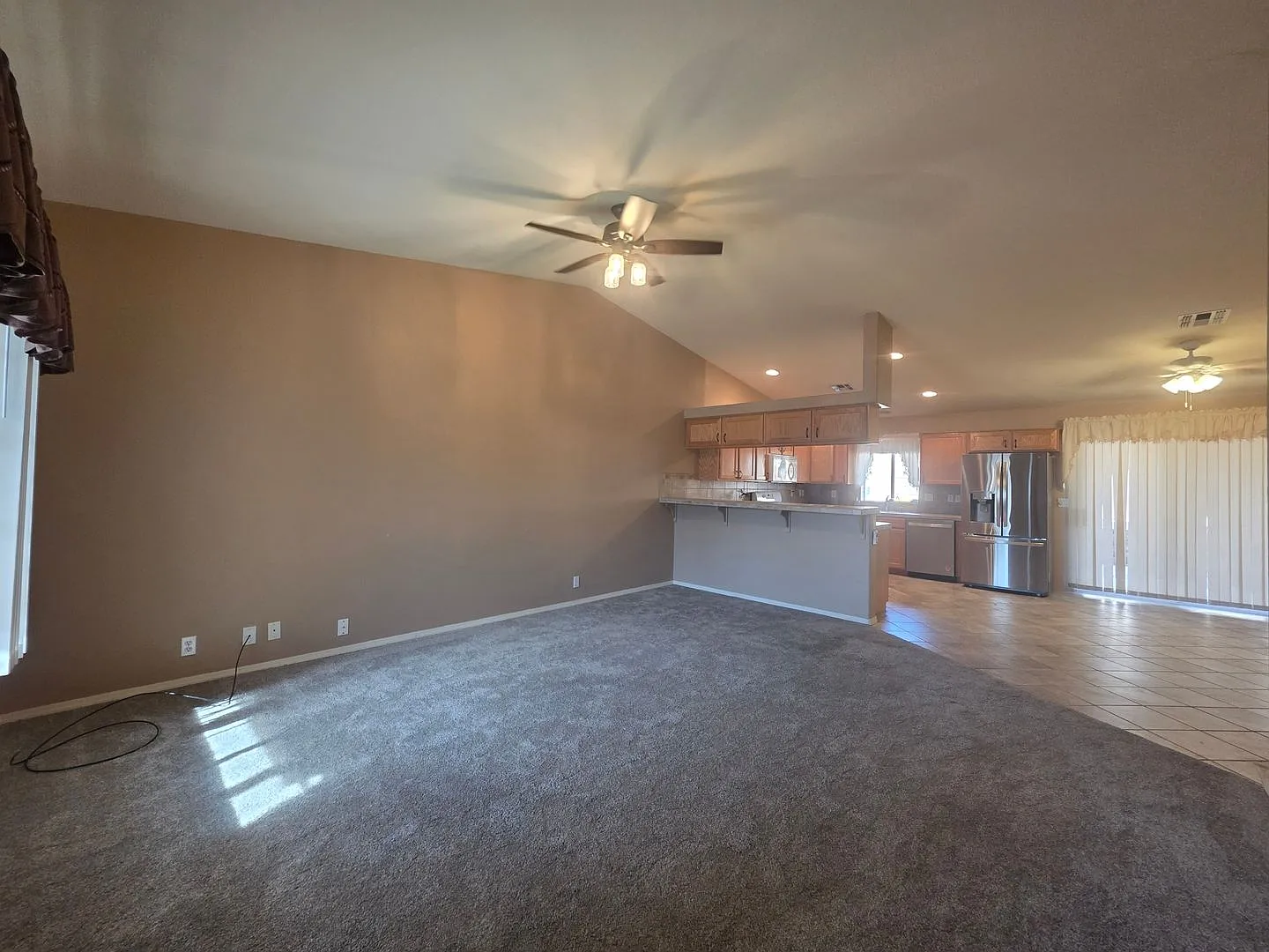 For Rent Beautiful 3-Bedroom Home with 3-Car Garage & RV Parking! — Photo 2