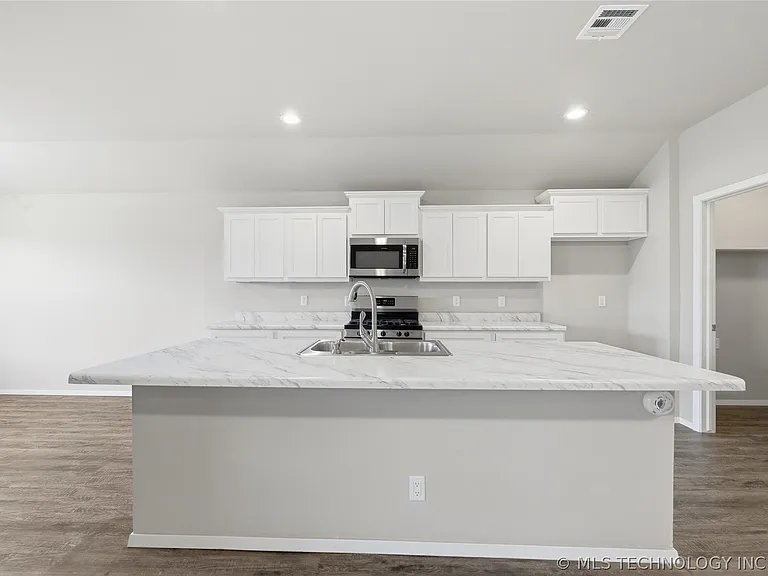 8501 E 162nd St S — Photo 9