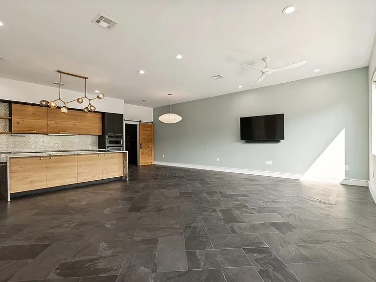 310 Clay St #12 — Photo 7
