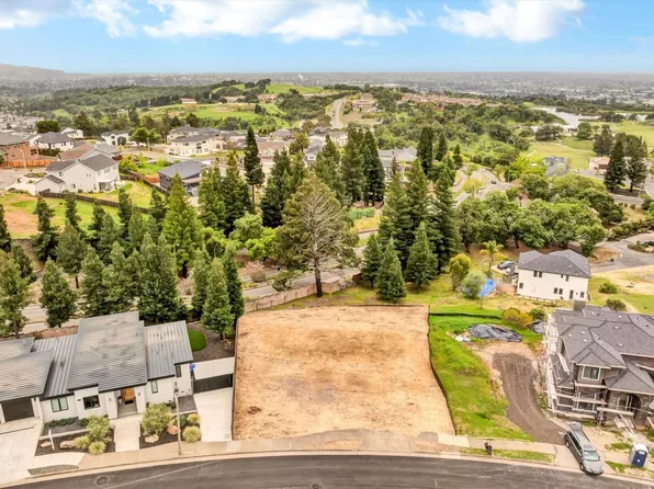 1990 W Bristlecone Court, Santa Rosa, CA 95403