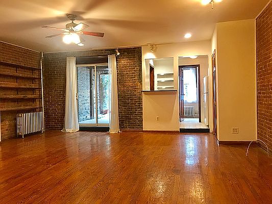 2nd image of 140 W 75th St