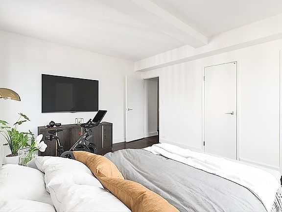 4th image of 505 E 14th St APT 1H