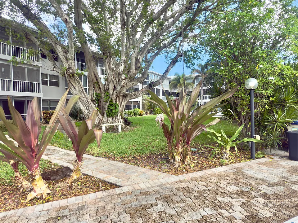 1200 SW 12th St #305