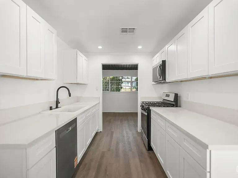 2904 Cornell St — Photo 10