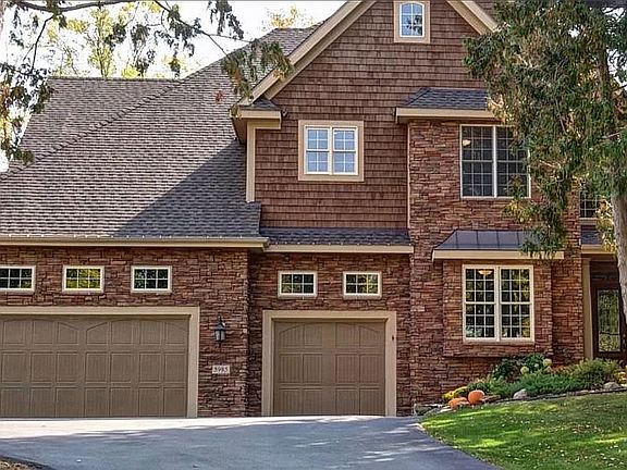 2nd image of 5985 Lake Linden Ct