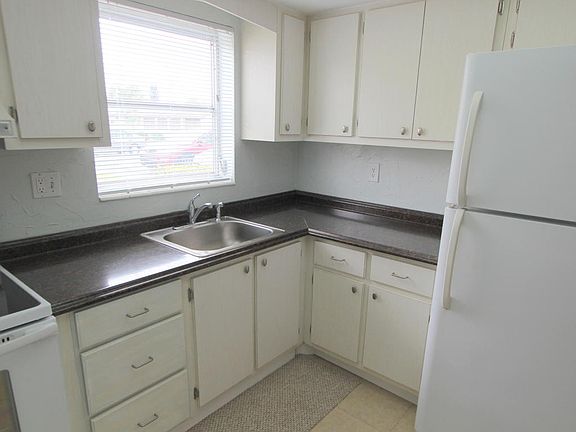 3rd image of 2610 Barkley Dr E APT C