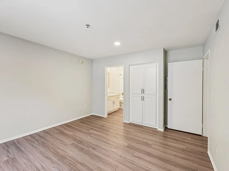 310 Virgil — Photo 22