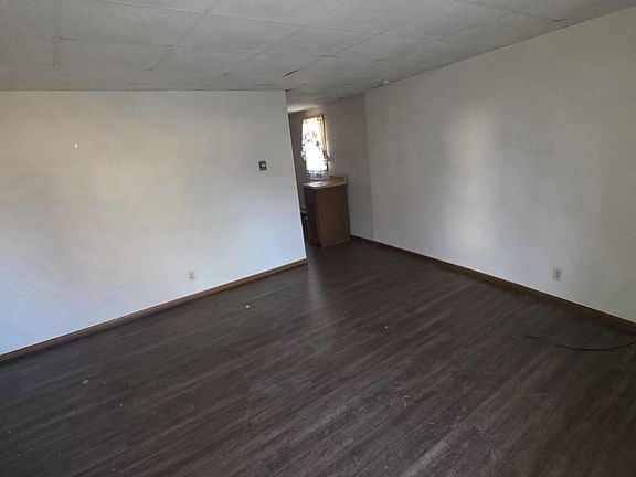2nd image of 3094 E Pike