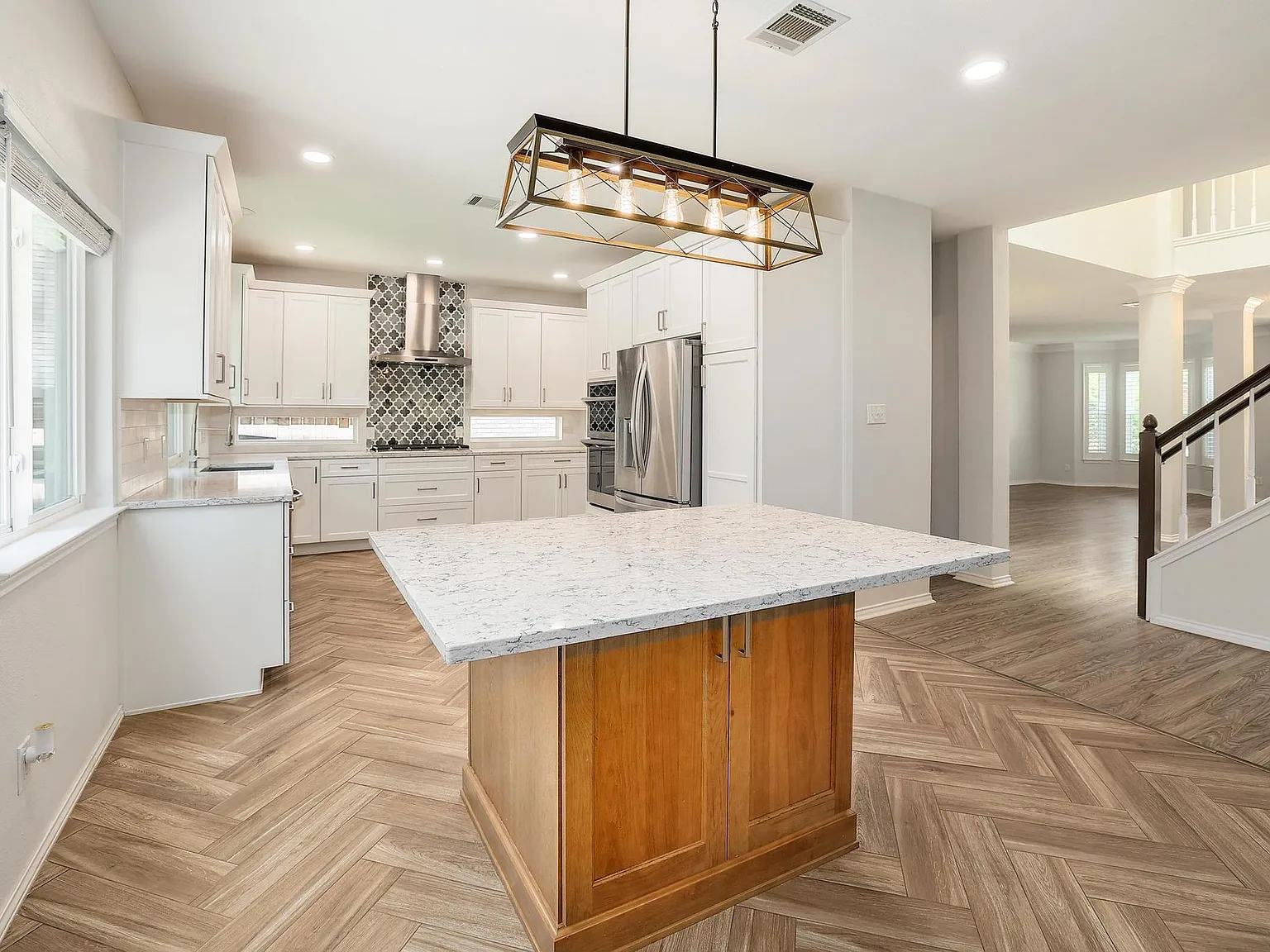 5 bed, 2.5 bath, 3140 sqft, $3,000 — Photo 4