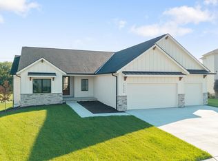 18304 Blackwalnut St, Omaha, NE 68136
