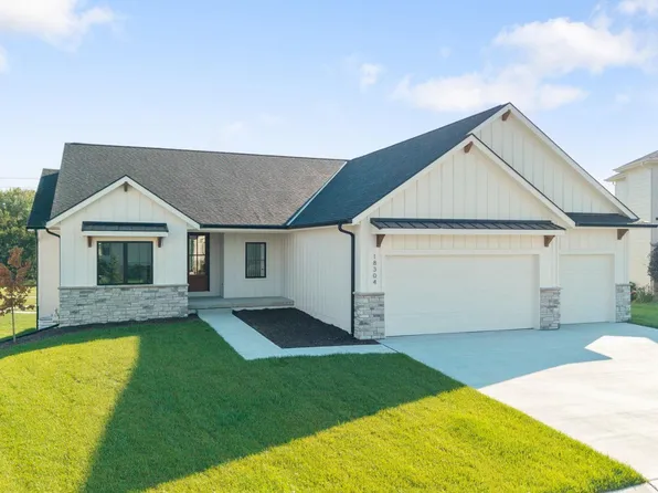 18304 Blackwalnut St, Omaha, NE 68136