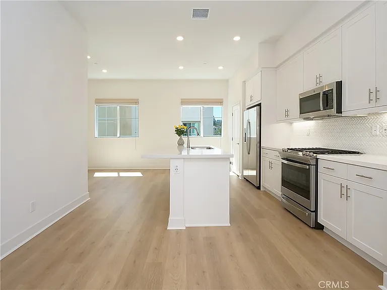 1645 W Hornet Dr — Photo 6