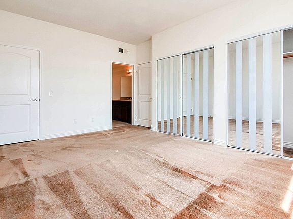 5th image of 429 S Saint Andrews Pl #6