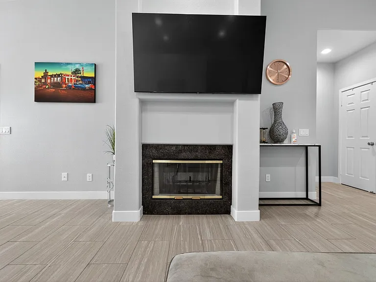 2120 W Nicola Rd — Photo 4