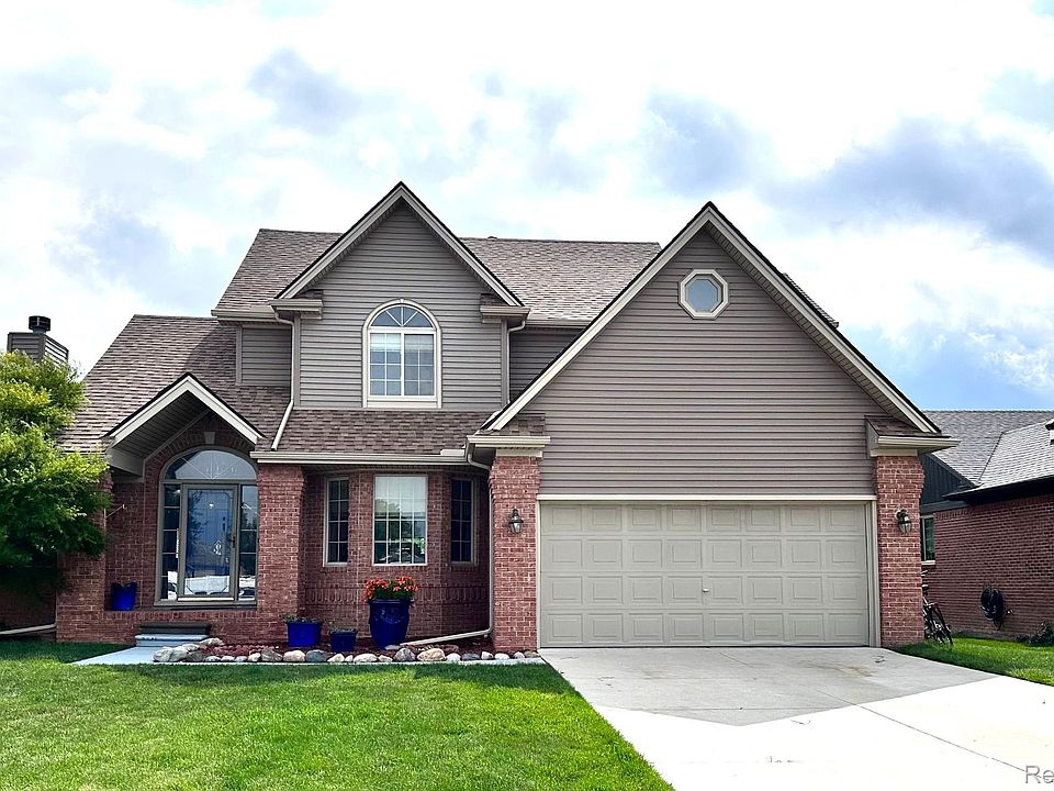 1st image of 49072 Stratford Dr