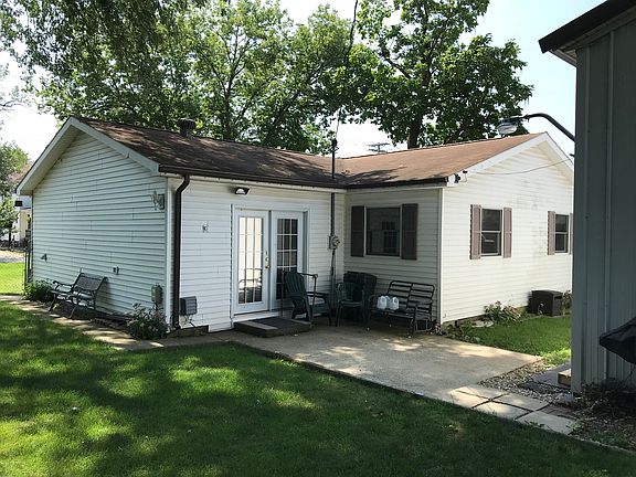 3rd image of 555 W Franklin St
