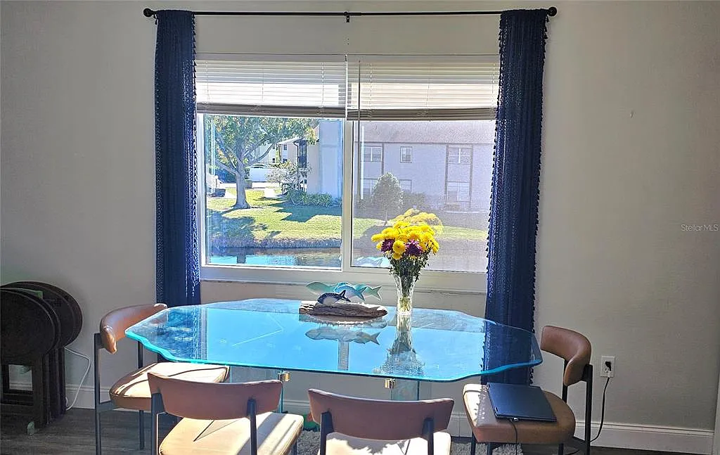 2 bed, 2.0 bath, 912 sqft, $3,500 — Photo 3