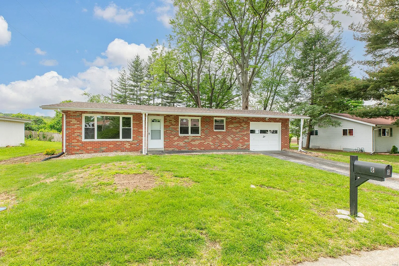 6 Bellevue Dr photo 1