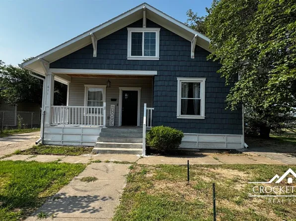 611 W Cedar St, Dodge City, KS 67801