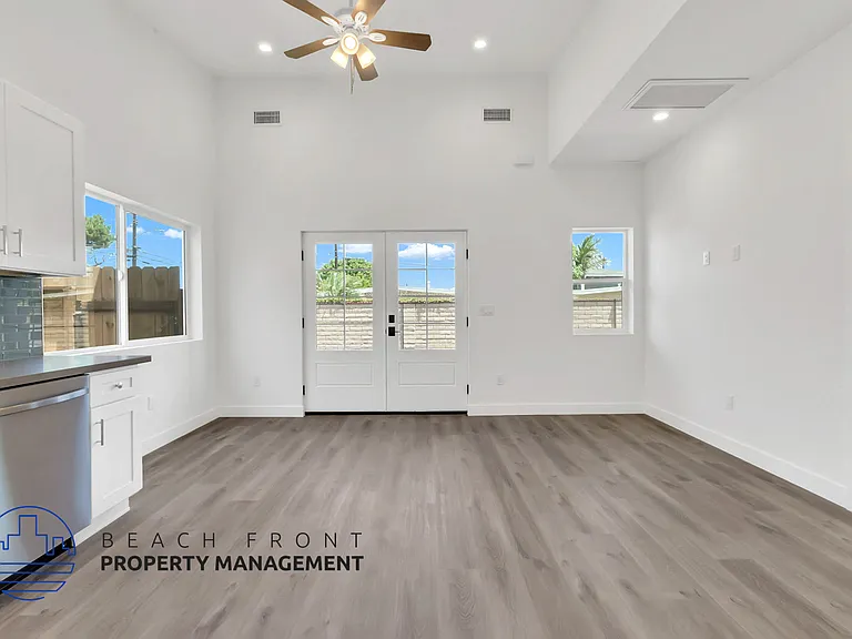 1931 Pomona Ave — Photo 8