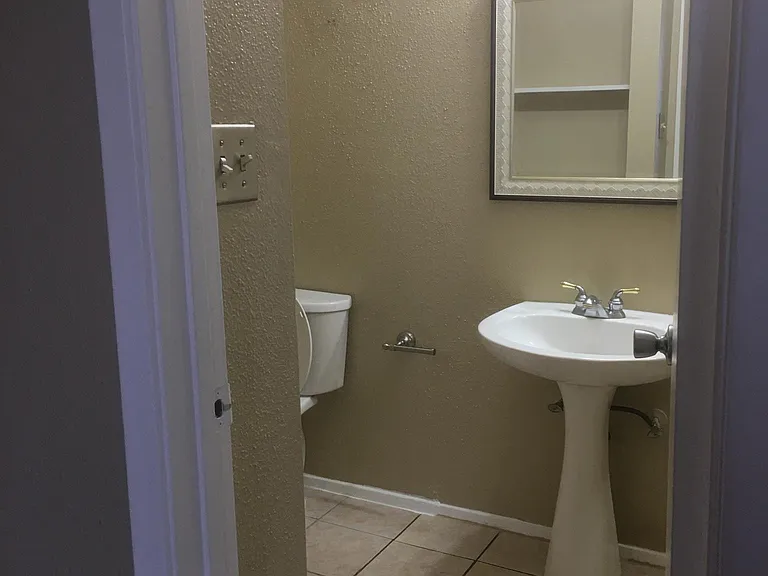 3901 Woodchase Dr #3 — Photo 6