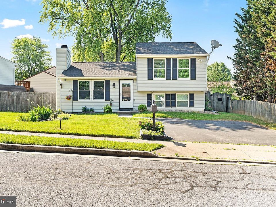 1st image of 402 Cranberry Ct