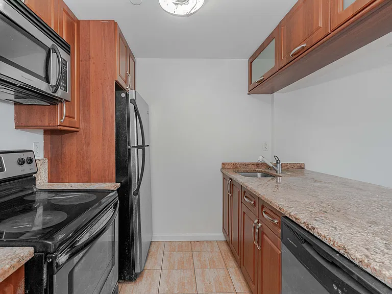 358 Grove St #9E — Photo 7