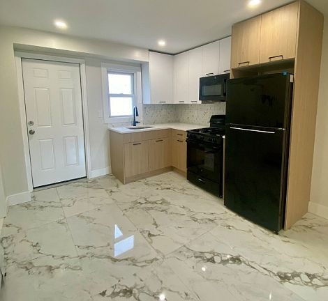 3rd image of 323 Rutherford Ave #1
