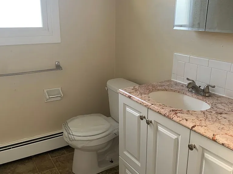 Angle-Tyler Apartments — Photo 12