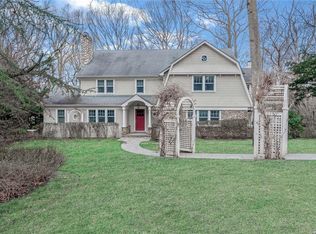 19 Rockwood Rd E, Plandome, NY 11030