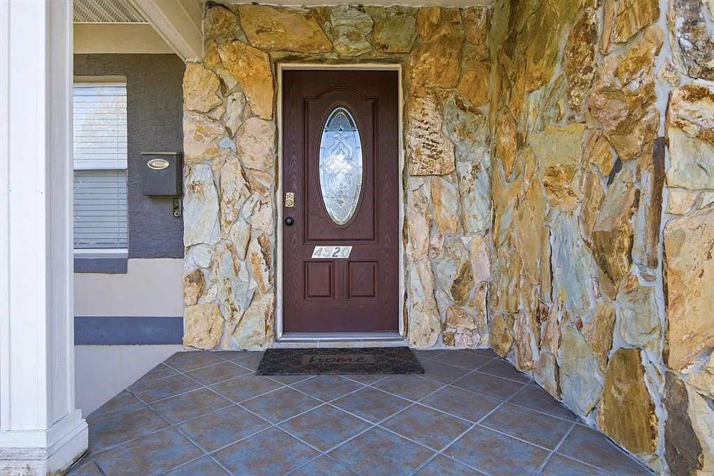 4 bed, 3.0 bath, 1911 sqft, $3,400 — Photo 4