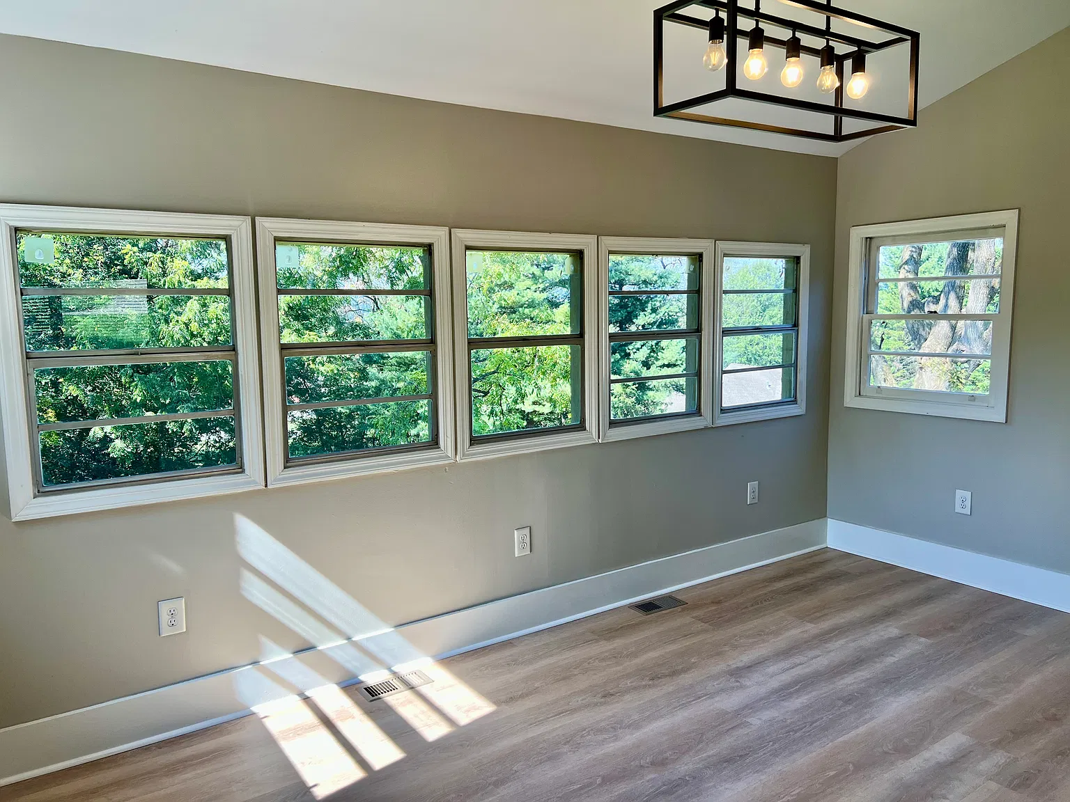 4 bed, 1500 sqft, $2,595 — Photo 2