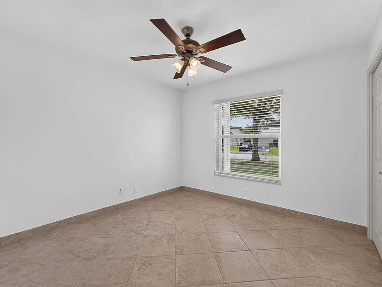 905 NW 133rd Ave — Photo 24