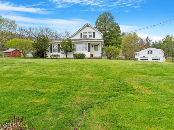 28 Firehouse Road, Halfmoon, NY 12065