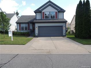 6465 Lake Meadow Dr, Waterford, MI 48327